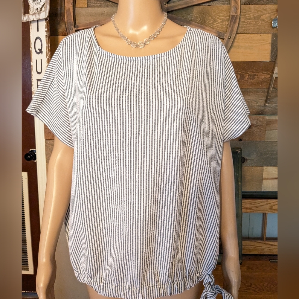 MICHAEL Michael Kors Black & White Vertical Striped Cropped Blouse - Picture 2 of 11